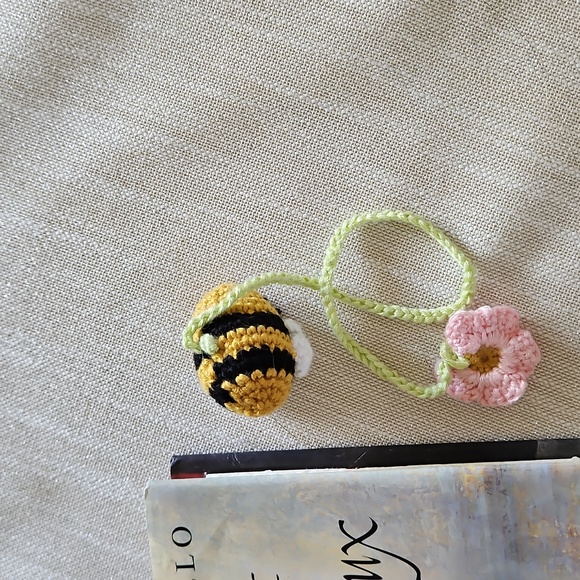 Handmade Bee Bookmark - Picture 5 of 6